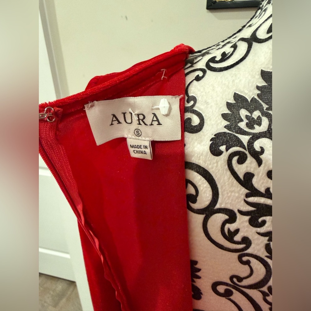 Aura Red Velvet Dress - Picture 7 of 8